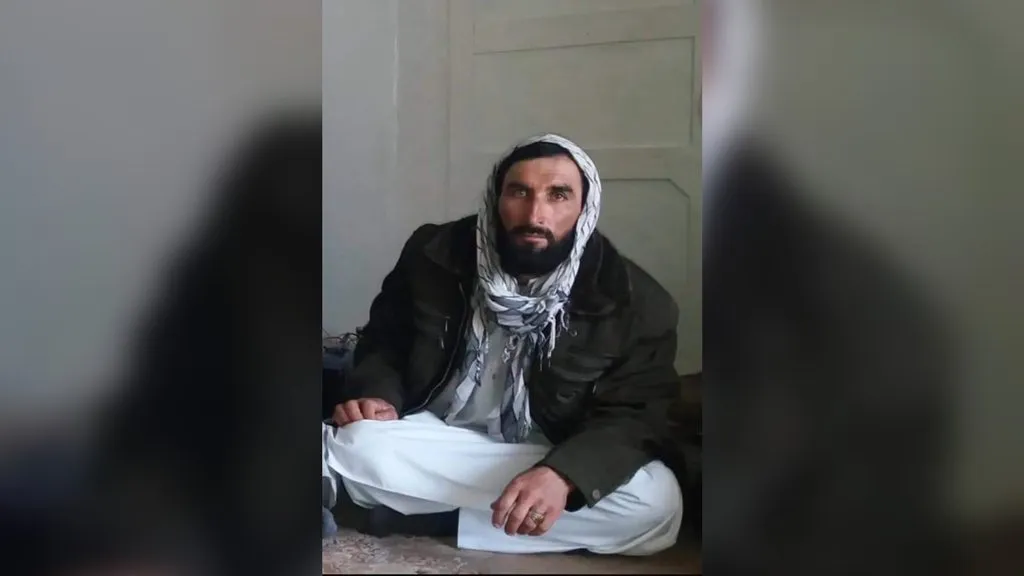 عطا گُل باشندهی روستا سنگبار فیروزکوه